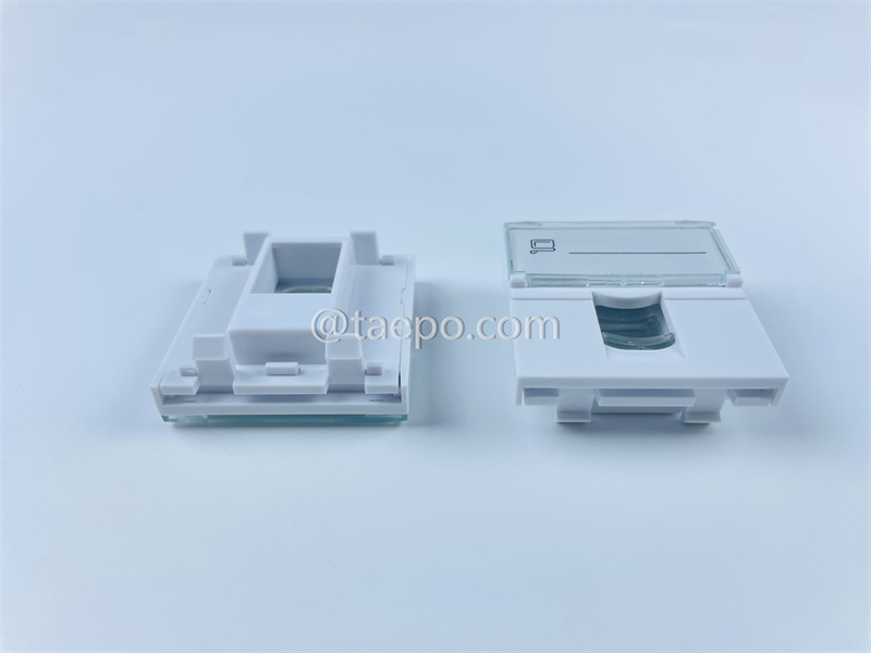 Вставка на 1 порт, 45x45мм, французский стиль, без keystone разъема