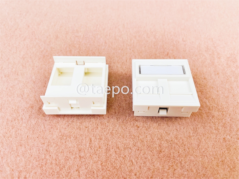 Вставка 2 порта, 45x45 мм, французский стиль, без разъема Keystone