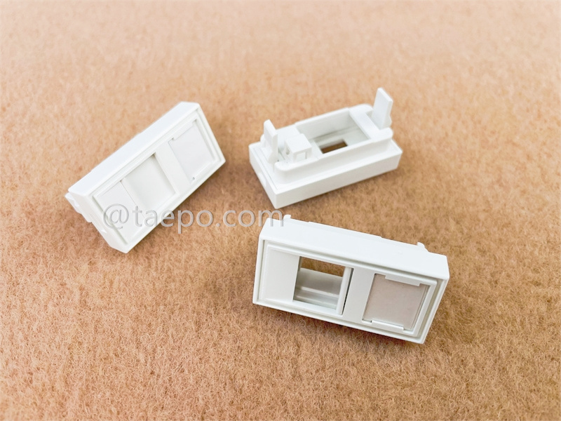 Панель 1 порт, 22.5x45 мм, французский стиль, без разъема Keystone