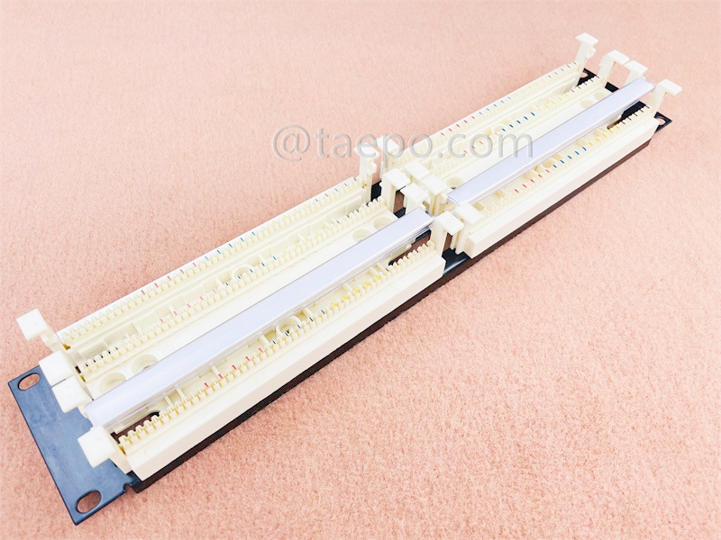 Панель для монтажа в стойку 110 для перекрестного подключения 200 пар, с этикеткой, без соединительных блоков