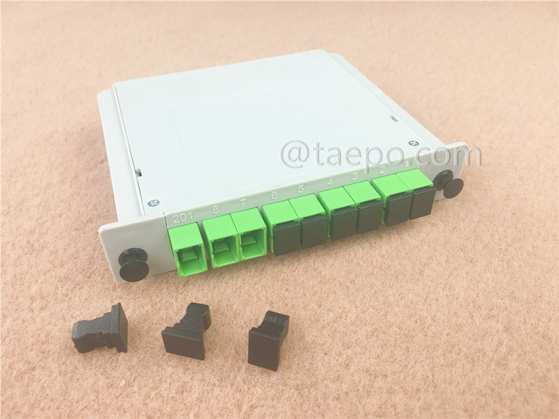 Оптический PLC-сплиттер, кассетного типа, G657A, 1x8, свободная трубка 0,9 мм, с разъемом SC/APC и адаптером